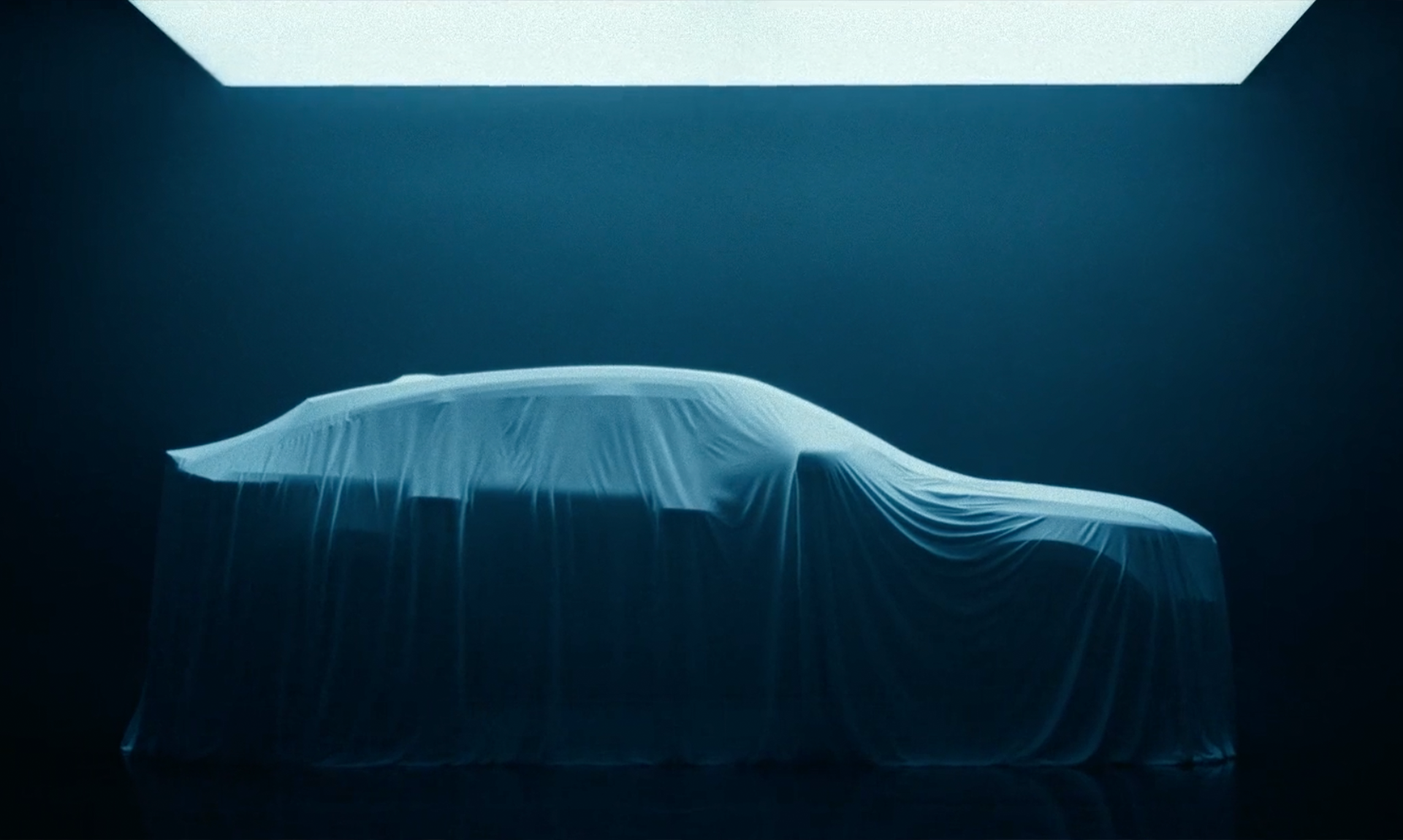 <strong>VOLVO</strong> C40